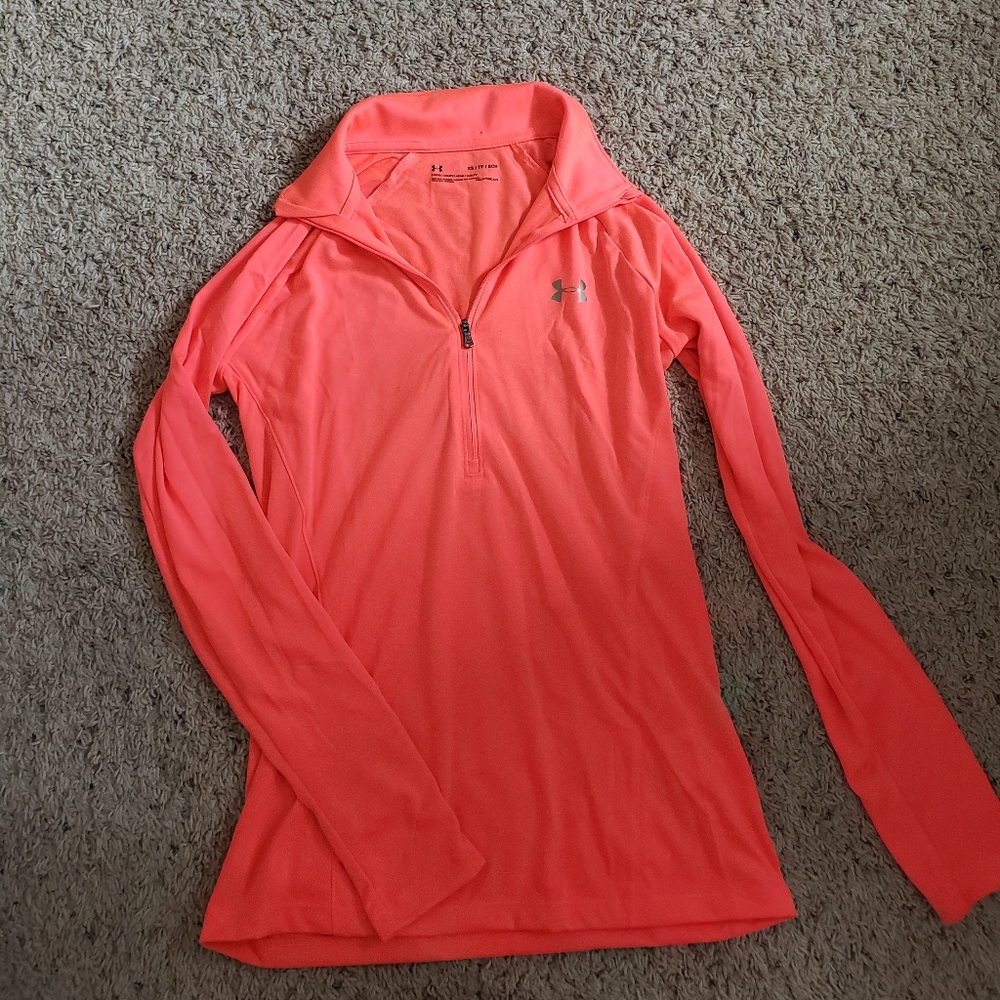 Under Armour top size xs